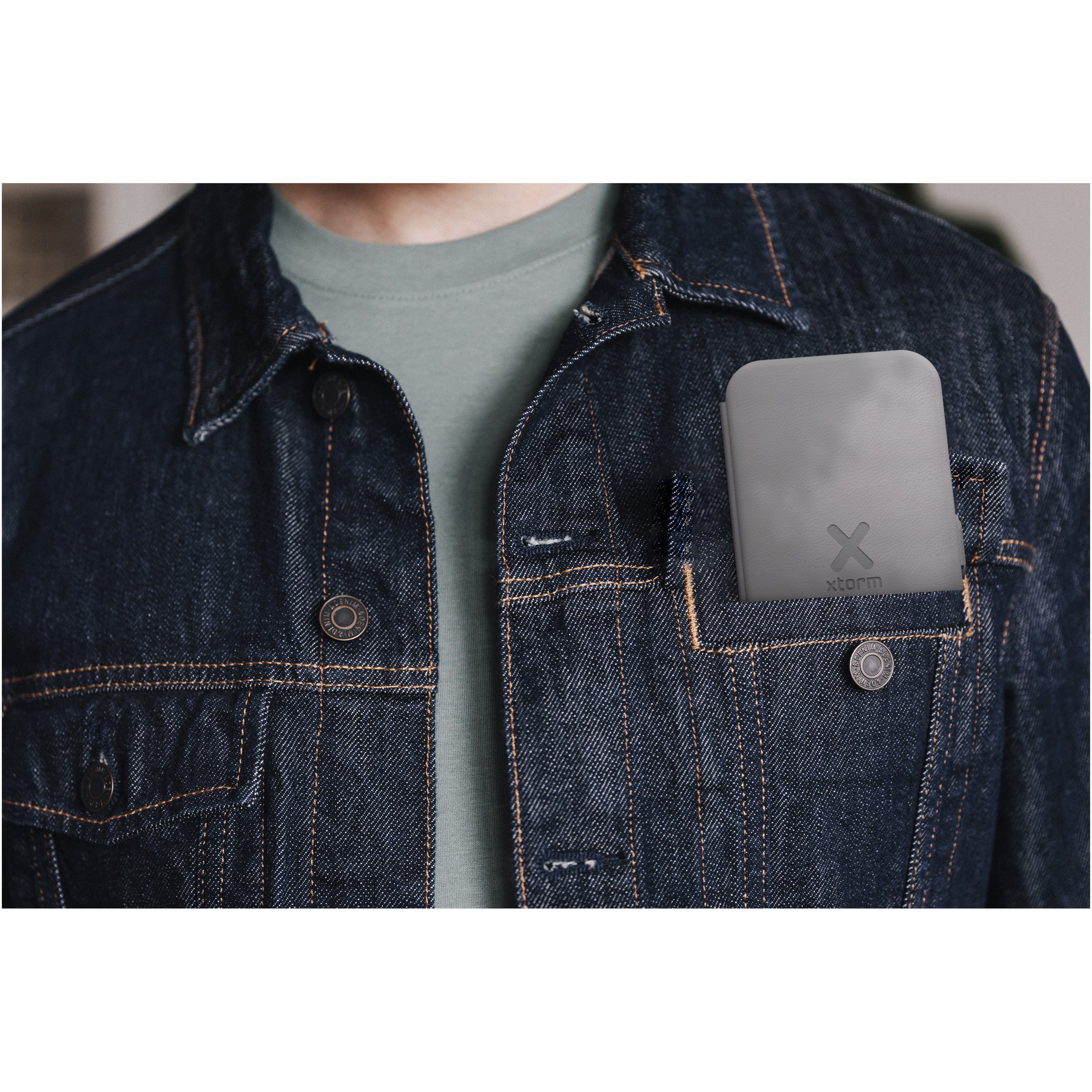 Xtorm Foldable 3-in-1 Wireless Magnetic Travel Charger