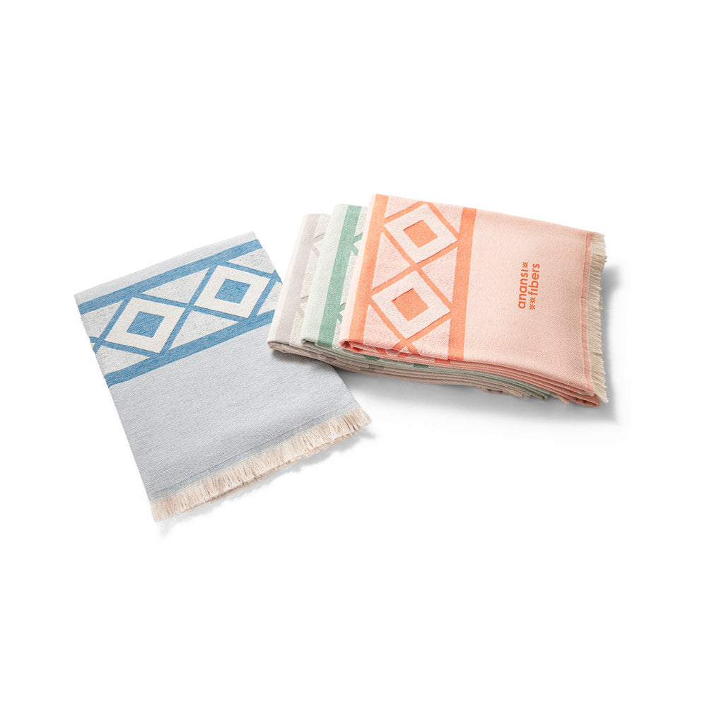 Malek. Multifunctional Bath Towel (350G/M²) Made Of Light And Resistant Cotton (85%) And Recycled Cotton (15%)