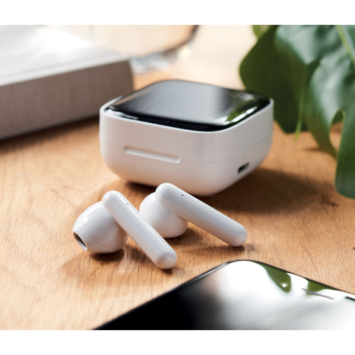 Wireless Earphones in Solar Charger