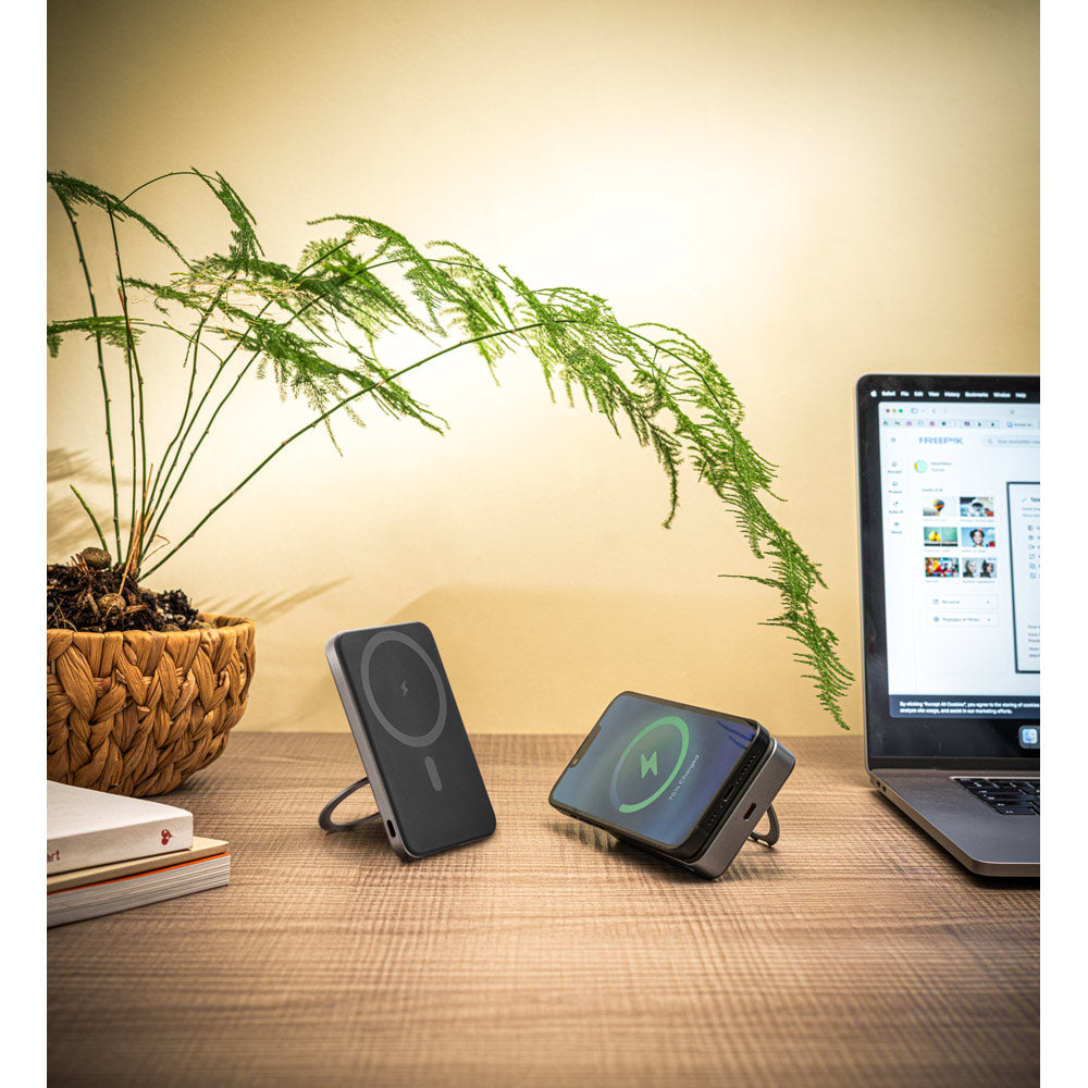 Warshel 10. 10'000 Mah Magnetic Power Bank With 15W Superfast Wireless Charger In Recycled Abs (100% Rabs) With Stand
