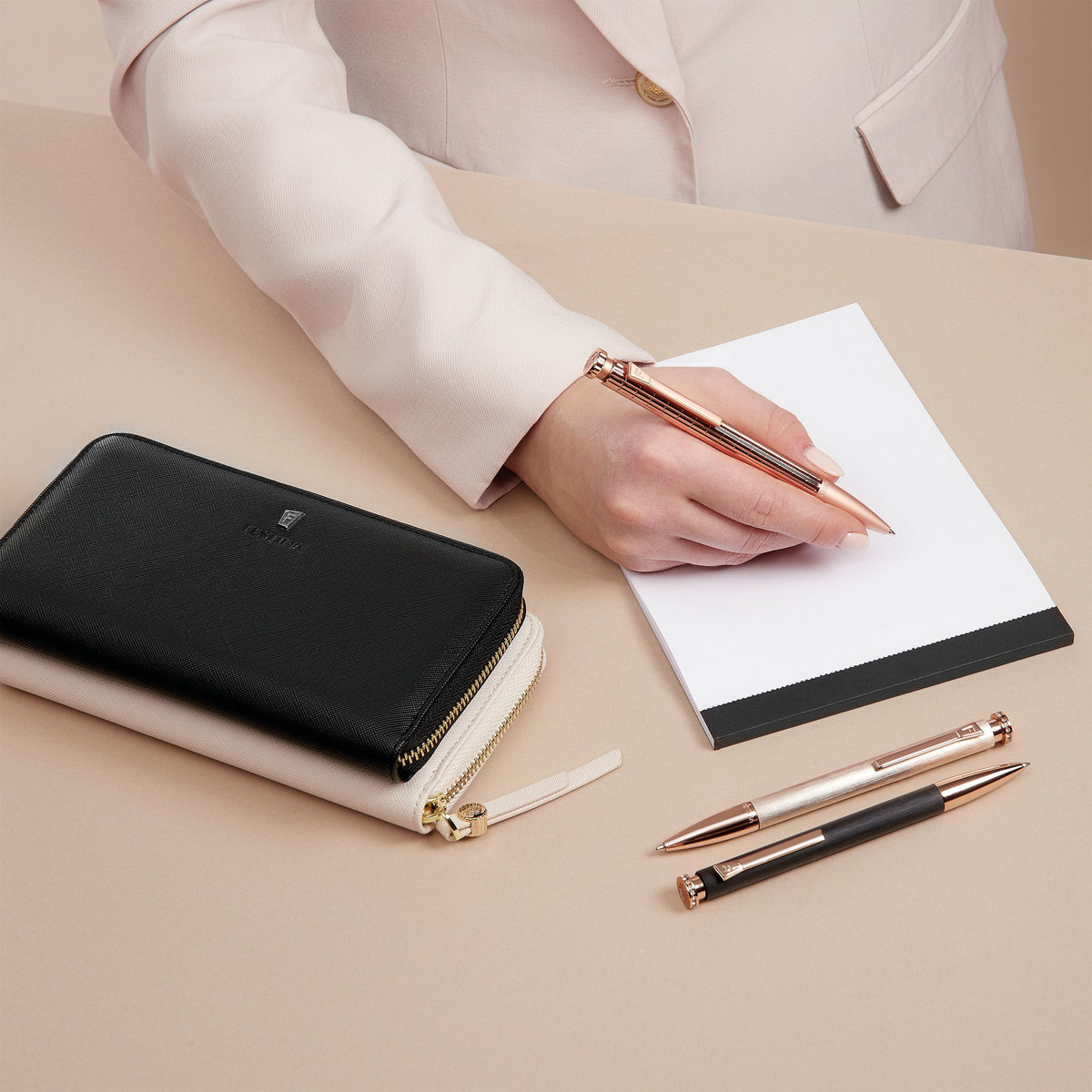 Travel Wallet Mademoiselle Black