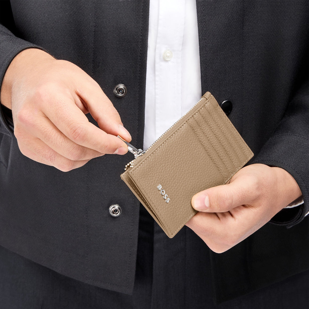 Card Holder Zip Classic Grained Black