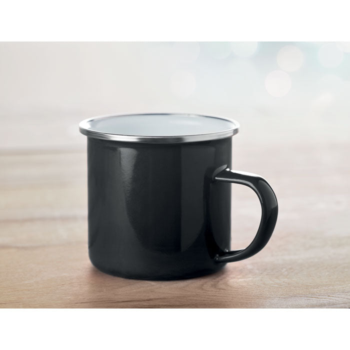 Metal mug with enamel layer