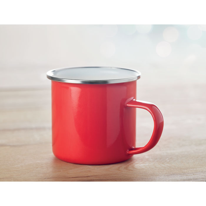 Metal mug with enamel layer